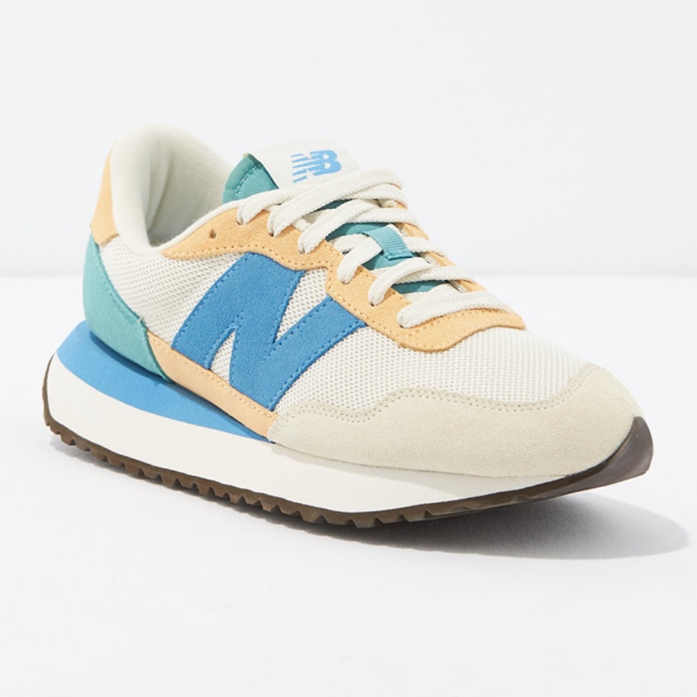 New Balance Women's 237 Sneaker